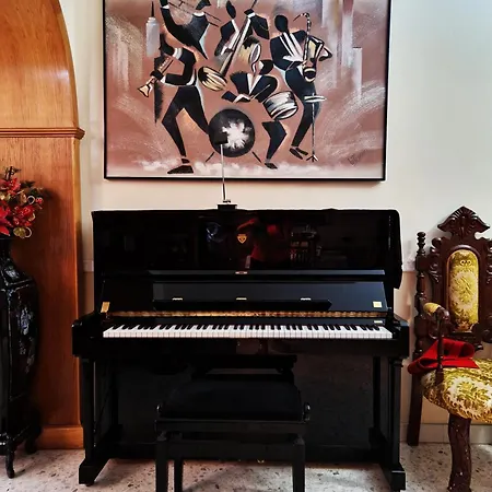 홈스테이 Saracini's 아타드