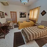 Homestay Saracini's *