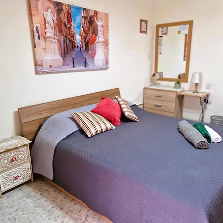 Homestay Saracini's *