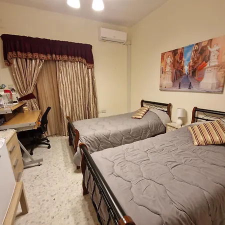 Δωμάτια σε οικογενειακή κατοικία Saracini's Attard