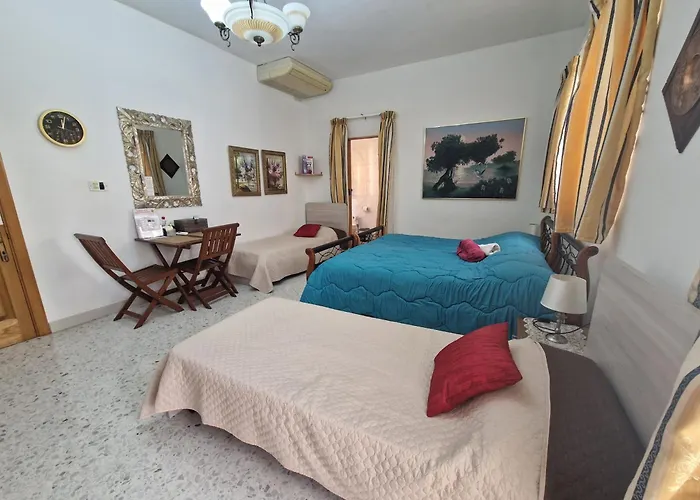 Saracini's Alloggio in famiglia Attard